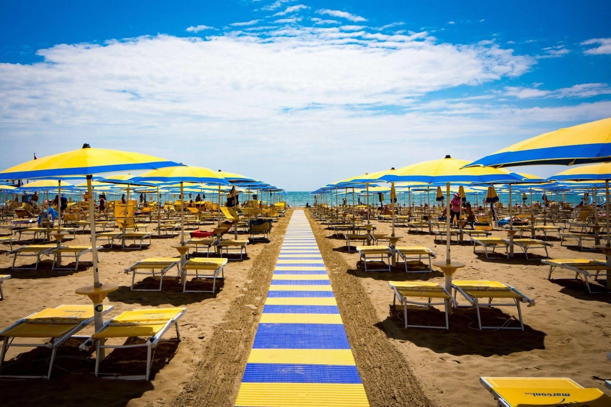 Hotel Venezuela Lido di Jesolo Exterior photo